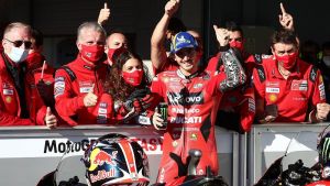Bagnaia triunfó en Portimao y logró el subcampeonato en el MotoGP