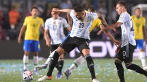 Imagen de El codazo de Otamendi a Raphinha y el caño de Di María en Argentina-Brasil