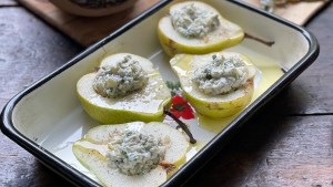 Peras rellenas con queso azul