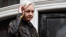 Imagen de La Justicia británica revoca la decisión de no extraditar a Julian Assange a EEUU