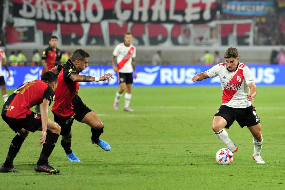 Julián Álvarez hizo de las suyas otra vez. El delantero de River es la gran figura de la noche.  