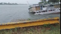 Imagen de La lluvia y la sudestada desnudaron el abandono que sufre el catamarán