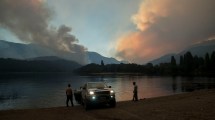 Imagen de El incendio se intensificó mientras en El Manso se organizan por una posible evacuación