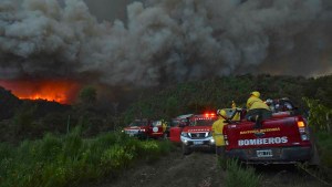 Las ráfagas avivaron el fuego en lago Steffen: “Es una jornada terrible”