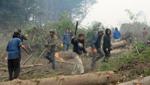 Hoy se espera un día crítico para el incendio y el poblado de Río Villegas