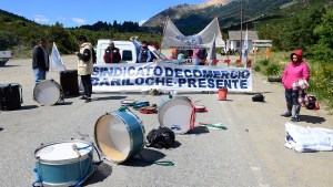 Trabajadores temporarios de Cerro Catedral mantienen el reclamo por salarios