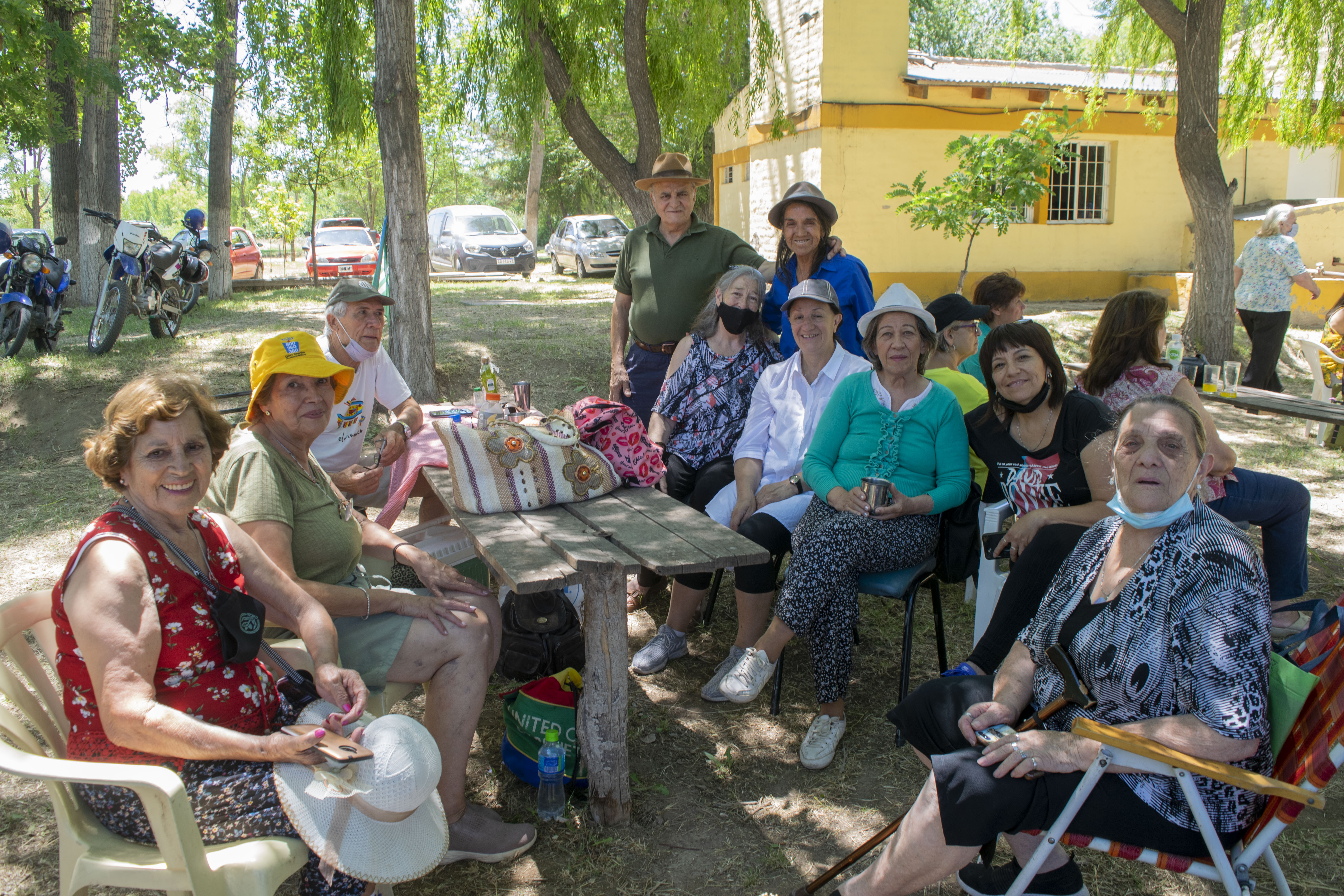 Los adultos mayores disfrutaron de una jornada de recreación en el Campo de Doma. Fotos gentileza.