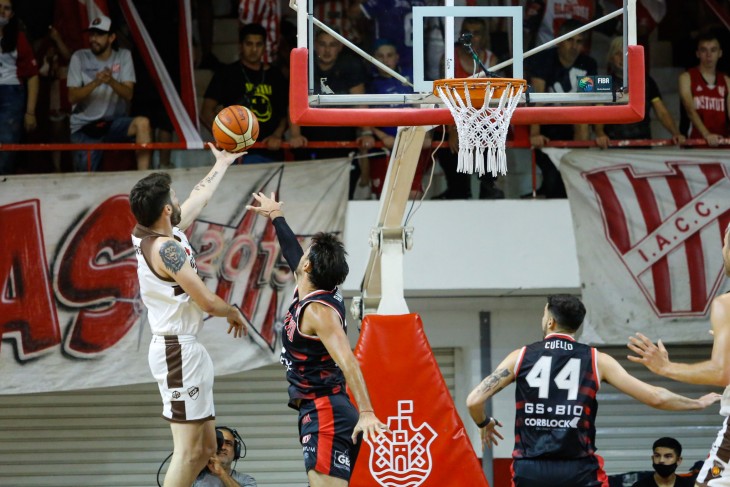 En el Sandrín, Platense defendió mejor y derrotó a Instituto por la Liga Nacional de básquet. 