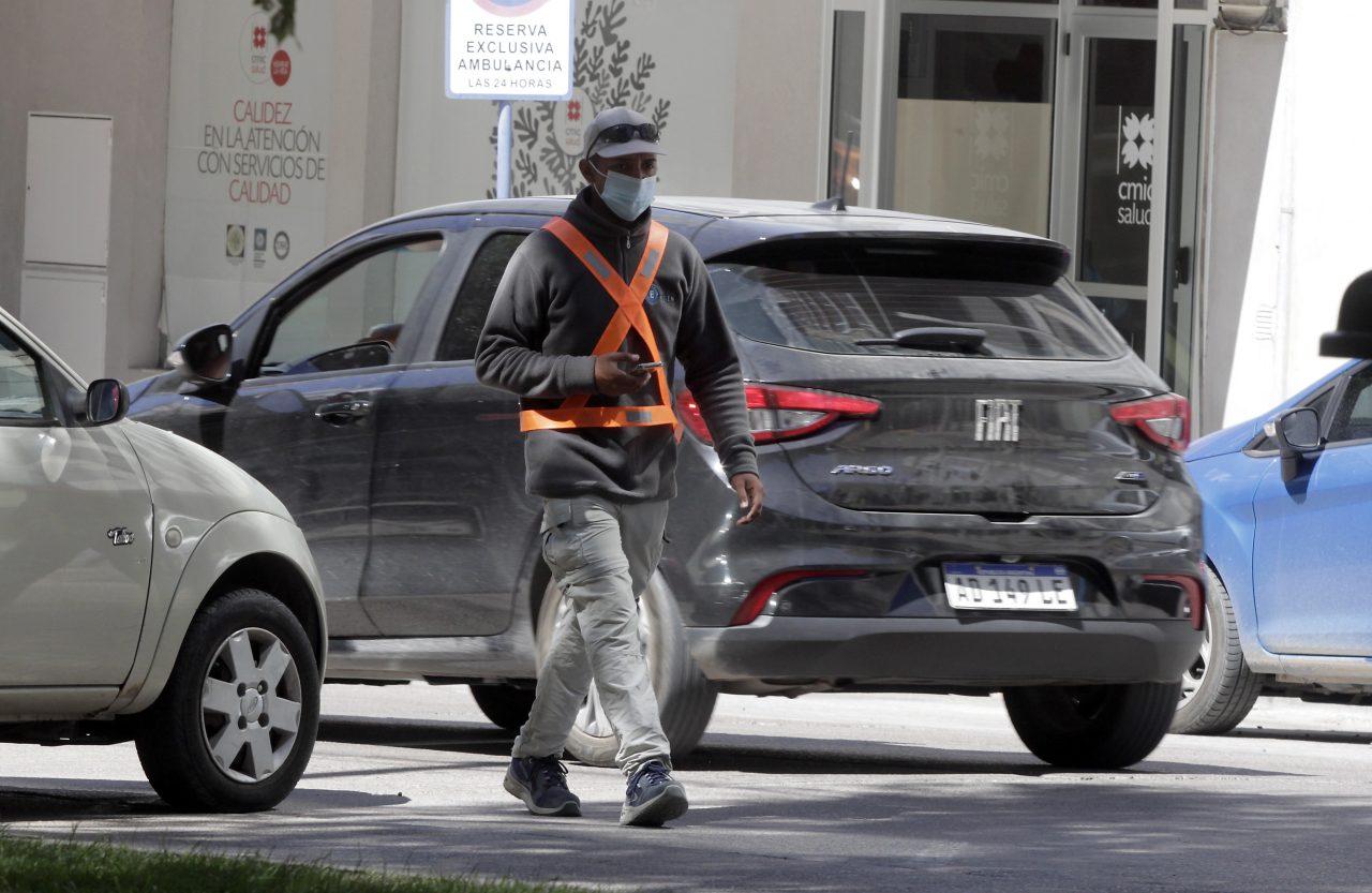 Estacionamiento, colectivos, cementerio, recolección de residuos: los servicios a revisar cuando hay feriado. (Archivo Oscar Livera).-