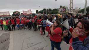 Marchas en Neuquén y manifestación en el puente por los 20 años del 2001