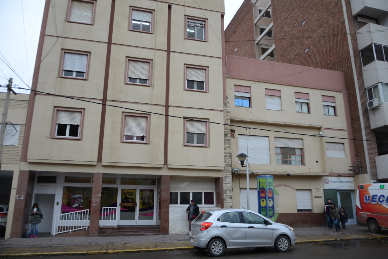 La joven permanece internada en una clínica privada de Neuquén. Foto: Juan Thomes