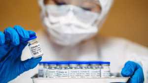 Pfizer y BioNTech aseguran que su vacuna es «eficaz» contra la variante Ómicron luego de tres dosis