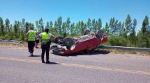 Imagen de Un herido tras volcar una camioneta en Roca