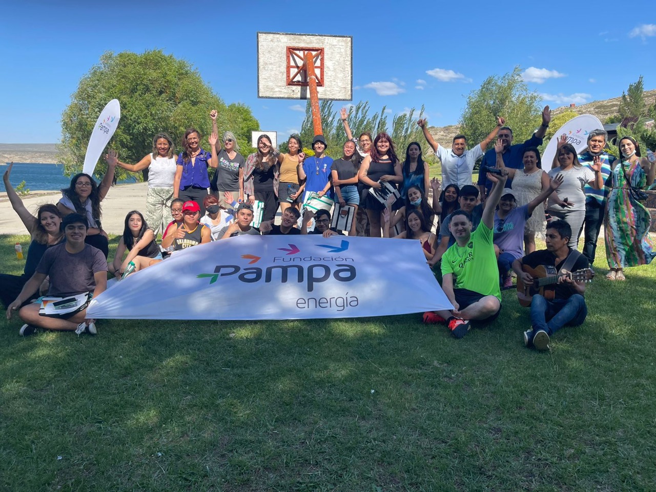 En Piedra del Águila la Fundación Pampa acompaña con becas secundarias a 35 alumnos de los últimos tres años del ciclo lectivo. (Foto: gentileza Pampa)