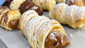 Paso a paso para estos cañoncitos de dulce de leche bañados en chocolate