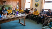 Imagen de Formaron el Comité de Emergencia por el incendio forestal en la zona del lago Steffen