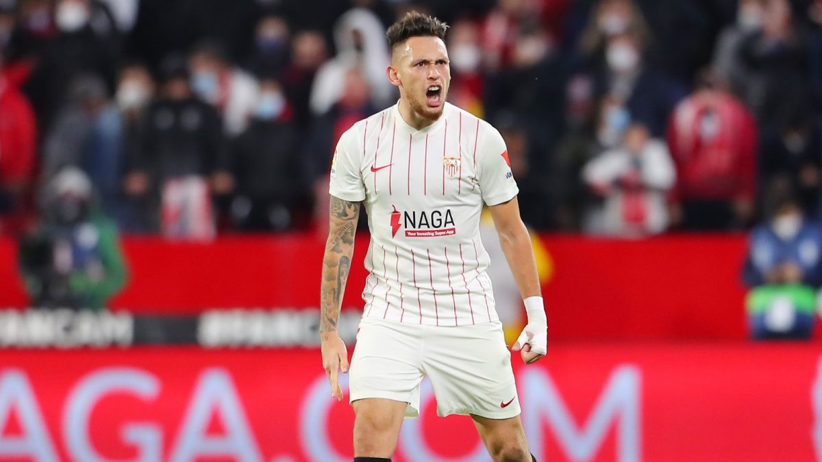 Ocampos metió el gol del triunfo y salió mareado después de un pelotazo.