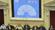 Imagen de Con escándalo, el Gobierno fue derrotado y el Presupuesto 2022 resultó rechazado en Diputados