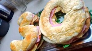 Regaló una «torta sándwich» de milanesas y se volvió viral
