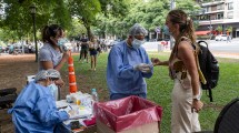 Imagen de Tercera ola: este experto anticipó cuándo será el pico de contagios en el país