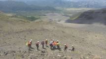 Imagen de Rescataron a una mujer que se había caído mientras ascendía al volcán Lanín