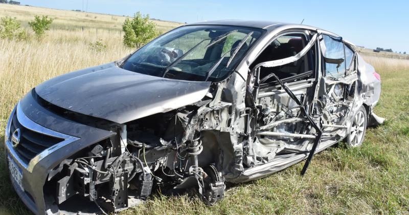 La camioneta Honda, un auto y un camión participaron del accidente.  (Foto: Gentileza El Popular de Olavarría)