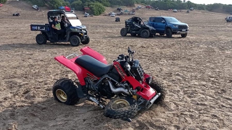 El conductor del UTV, oriundo de Bariloche, sufrió golpes. Hay un joven muerto. Foto: Télam