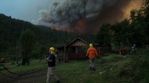 Imagen de A un mes del incendio en lago Martin, aún hay sectores activos