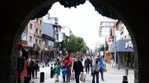 Imagen de ¿Qué pasa con los turistas que dan positivo de Covid en Bariloche o Las Grutas?