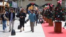 Imagen de A pesar del mal tiempo, los turistas colmaron Bariloche