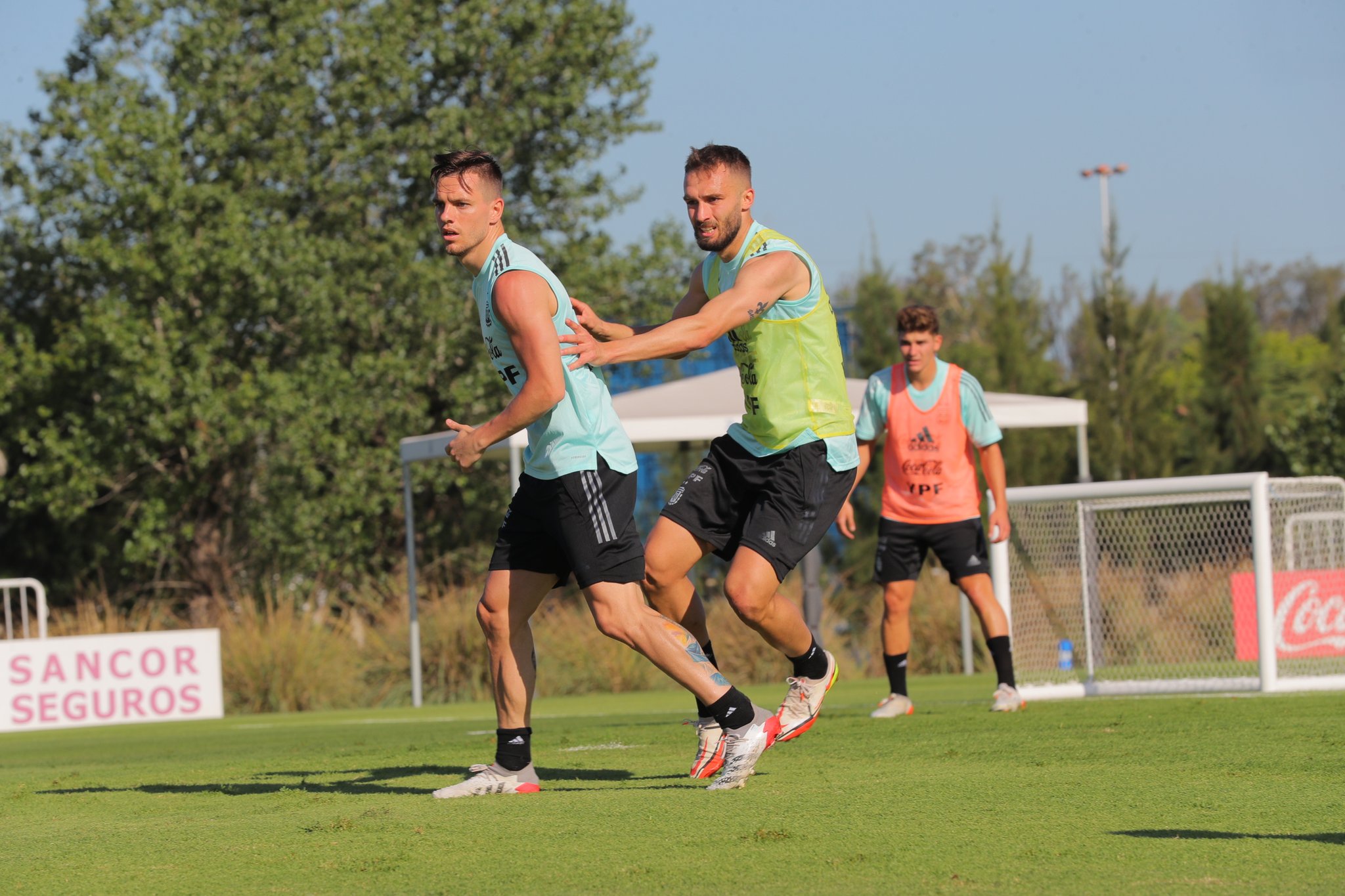 Germán Pezzela, quien estaba suspendido, volverá a la formación titular que enfrentará este martes a Colombia.