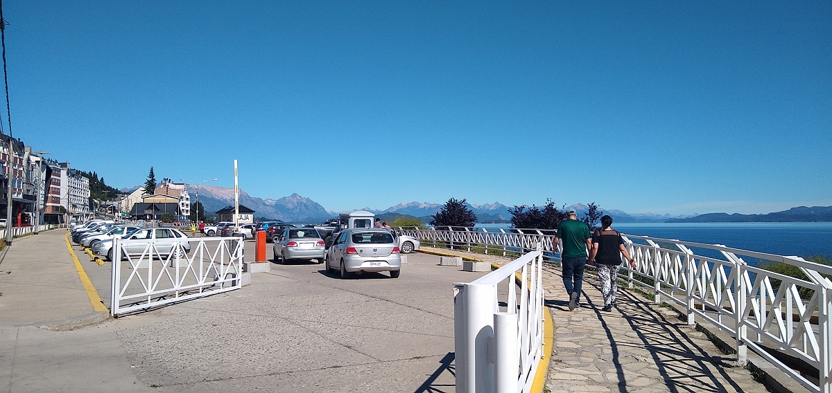 El estacionamiento medido del playón del puerto del centro de Bariloche funciona este fin de semana hasta las 20.