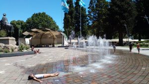 La AIC alerta por el calor extremo en Neuquén y Río Negro, con días de más de 40 grados