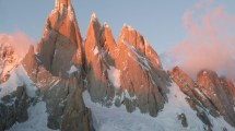 Imagen de Intentan rescatar a dos escaladores arrastrados por una avalancha en el cerro Torre