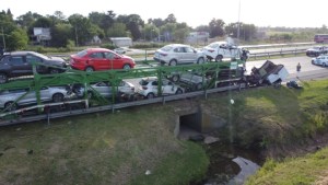 Un camión mosquito chocó contra una camioneta y hubo dos muertos