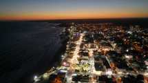 Imagen de La noche mágica de Las Grutas desde un drone