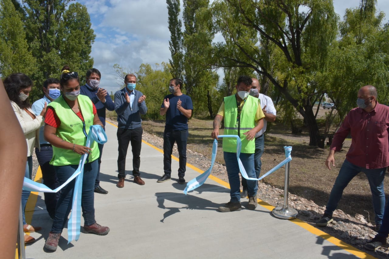 Se concretaron 2.600 metros más, pronto se podrá recorrer por la costa del río Limay todo el frente de la ciudad de Neuquén. (Foto: Yamil Regules)