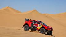 Imagen de Loeb aventajó a Al-Attiyah en la séptima etapa del Dakar