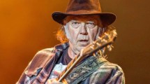 Imagen de Finalmente Neil Young retiró todo su catálogo de Spotify por un podcast antivacunas