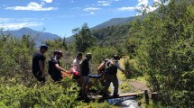 Imagen de Rescataron a una mujer herida en un sendero del Lago Paimún