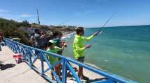 Imagen de Las Grutas: una playa tranquila para amantes de la pesca y a pasos del centro