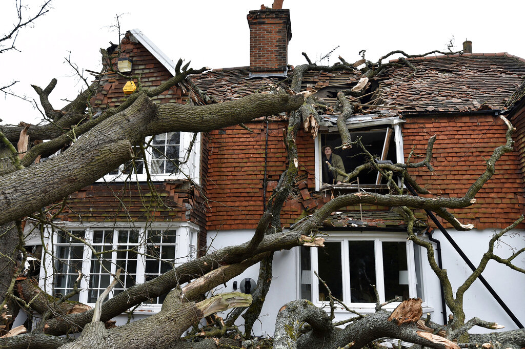 La tormenta Eunice azotó con fuerza al Reino Unido y gran parte de Europa.  (Nicholas.T.Ansell/PA via AP)