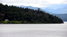 Imagen de El futuro de la isla Huemul de Bariloche está atado al puerto San Carlos