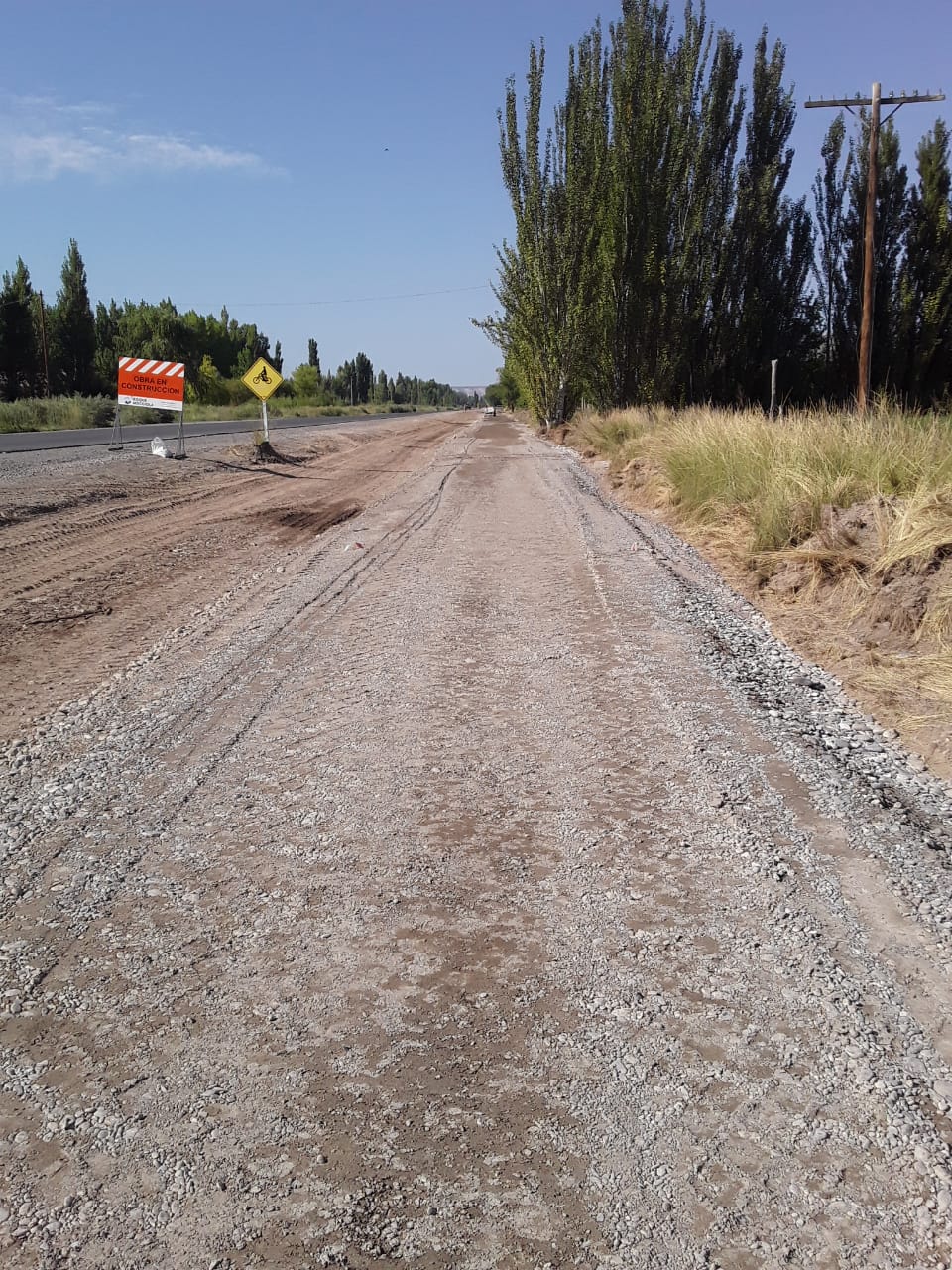 Los trabajos comenzaron con el compactado del suelo en el primer tramo de la ciclovía.