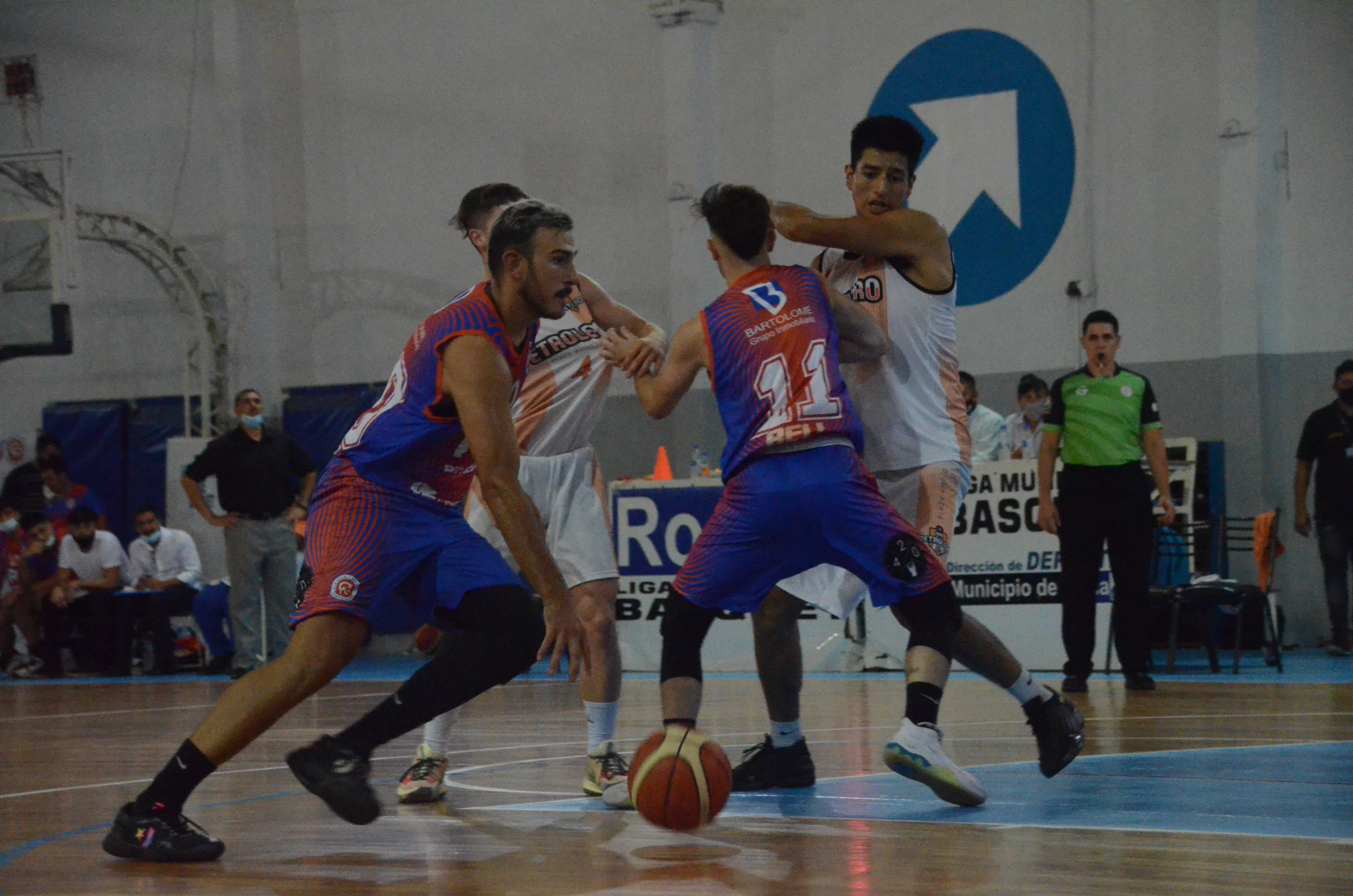 El interno Agustín Sánchez intentará hacer valer su juego en la zona pintada de Español. Archivo Gino Avoledo