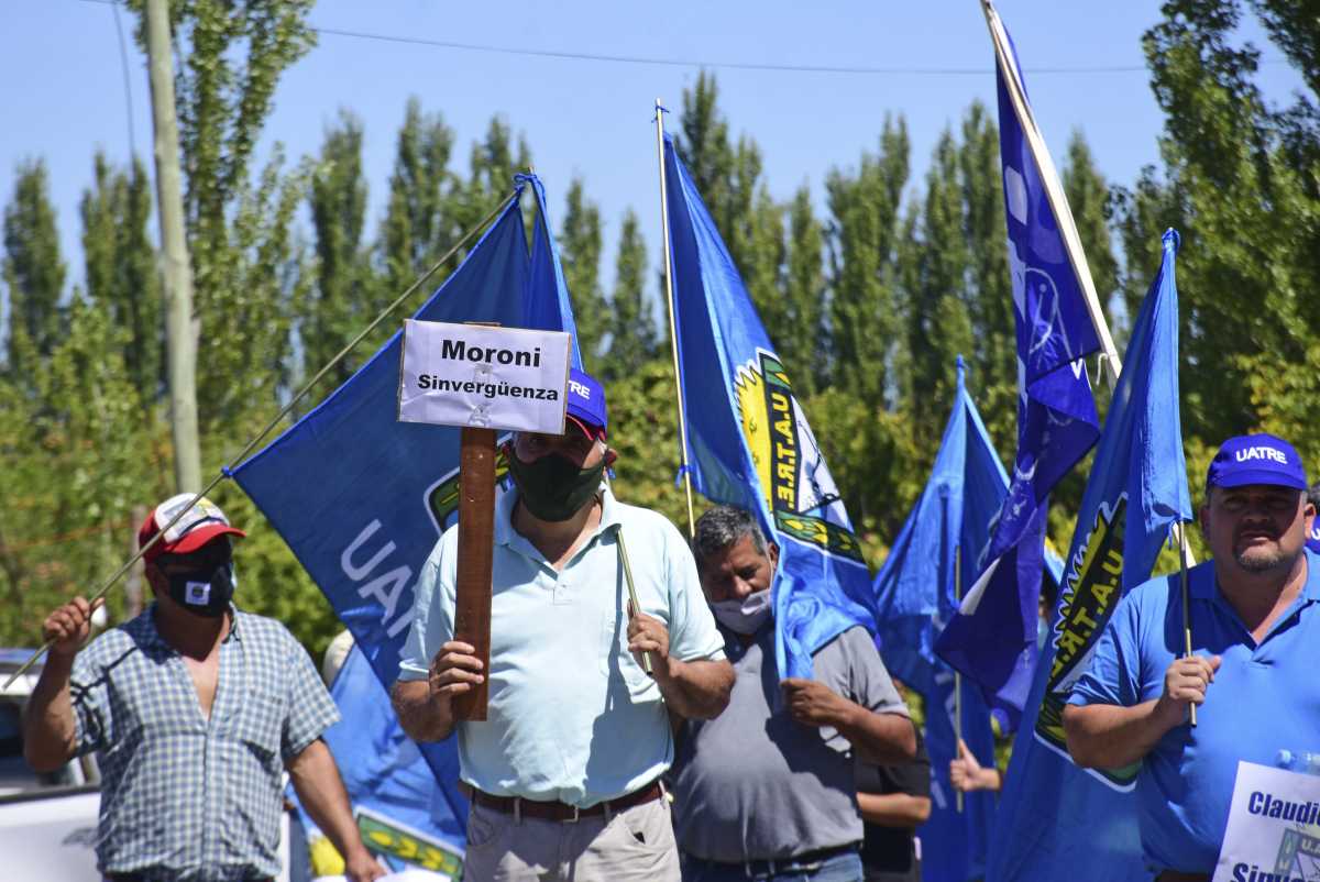 El reclamo comenzó al mediodía cerca de la rotonda de ruta 6 y 22. Foto Emiliana Cantera