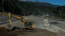 Imagen de Vialidad Nacional y mapuches, enfrentados por una millonaria obra vial en Villa La Angostura