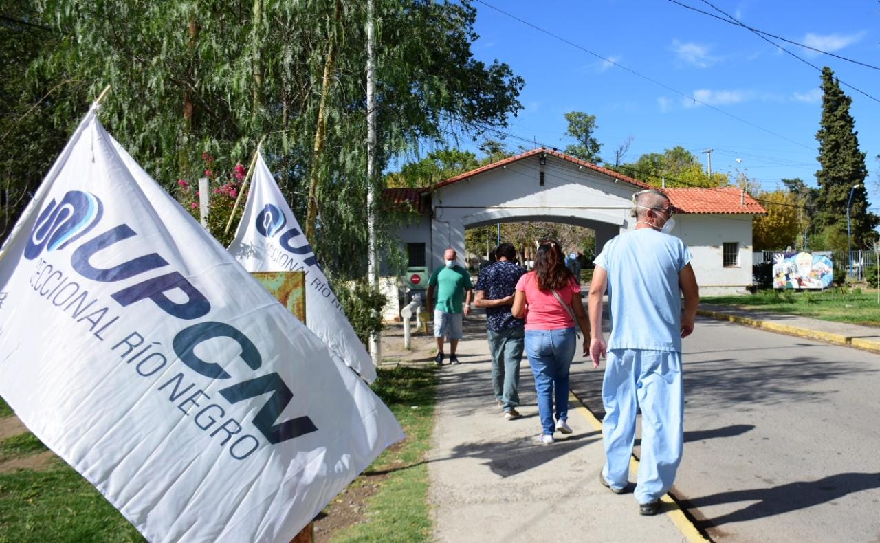 Mucamos, choferes, administrativos son los afectados por el no pago de horas extras. Foto: Emiliana Cantera