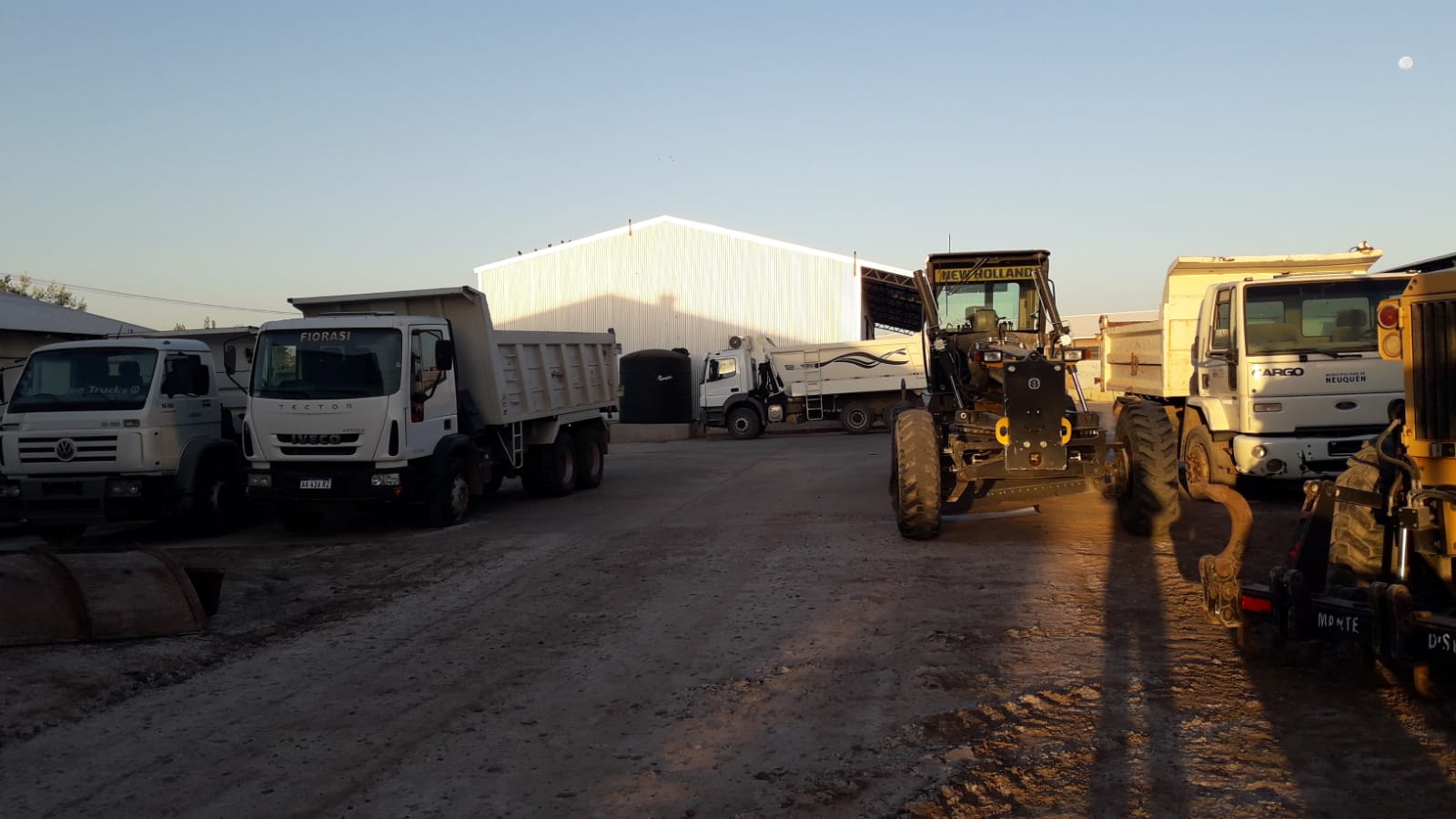 El parque automotor de la ciudad de Neuquén en el corralón municipal (foto Yamil Regules)