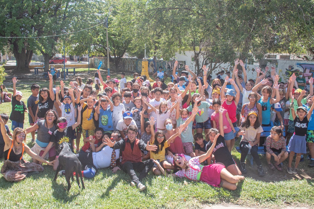 Diversión, alegría y juegos en la última jornada de la colonia en el predio del Patronato. 